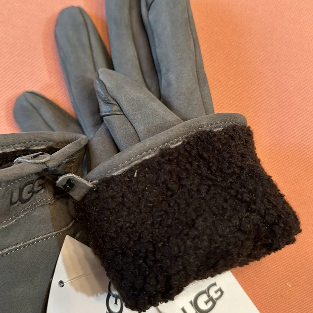 New UGG Leather/Faux Fur Lining Gloves. Gray. Size L.